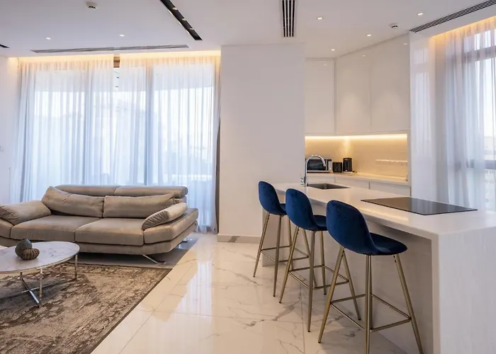 360 - 1 Bedroom Luxurious Apartment Nikosia