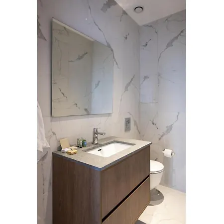 360 - 1 Bedroom Luxurious Apartment *
